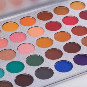 35 Colors Eyeshadow Palette with 7Pcs Makeup Brushes Set.